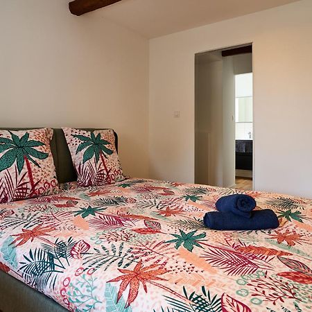 Appartement Le Rempart Harmonieux - Triplex Au Pied De La Cite à Carcassonne Extérieur photo